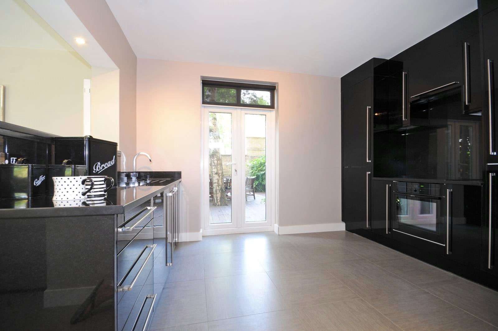 Flat Finchley Road in Greater London