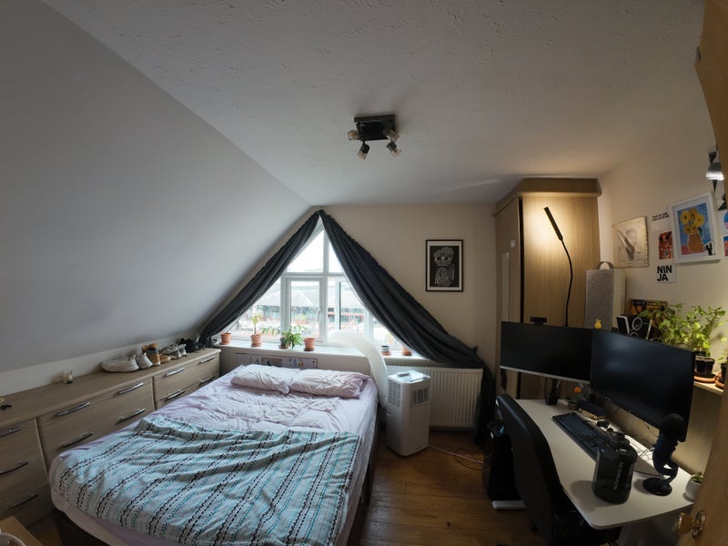 Room Discovery Walk in Greater London