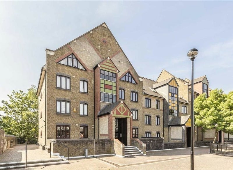 Room Discovery Walk in Greater London