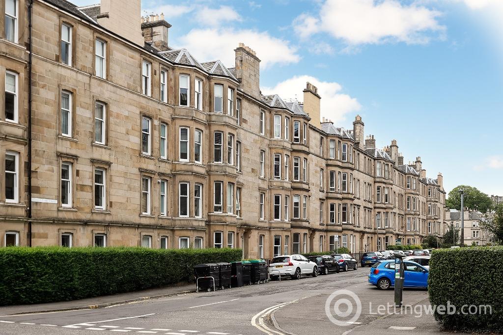 Flat Comely Bank Street in City of Edinburgh