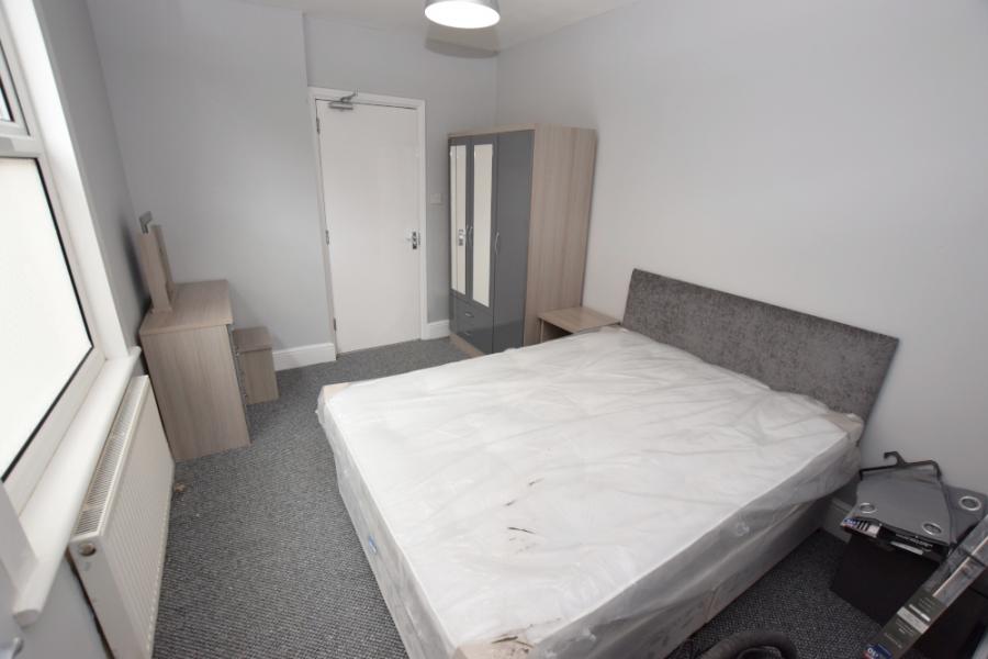 Room Adams Avenue in Northampton