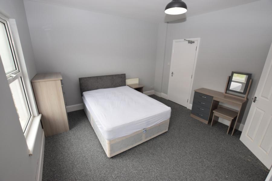 Room Adams Avenue in Northampton
