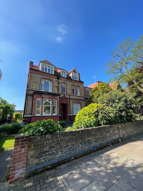 Flat Cambalt Road in Greater London