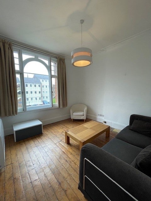 Flat Cambalt Road in Greater London