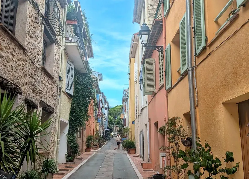 Chambre Rue Frédéric Mistral à Mouans-Sartoux