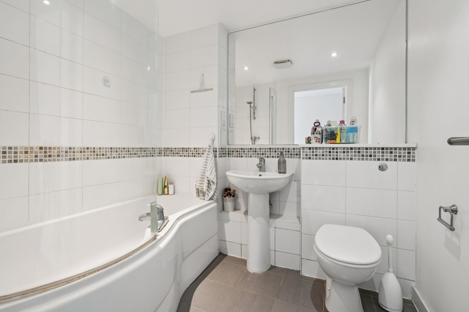 Flat Point Pleasant in Greater London