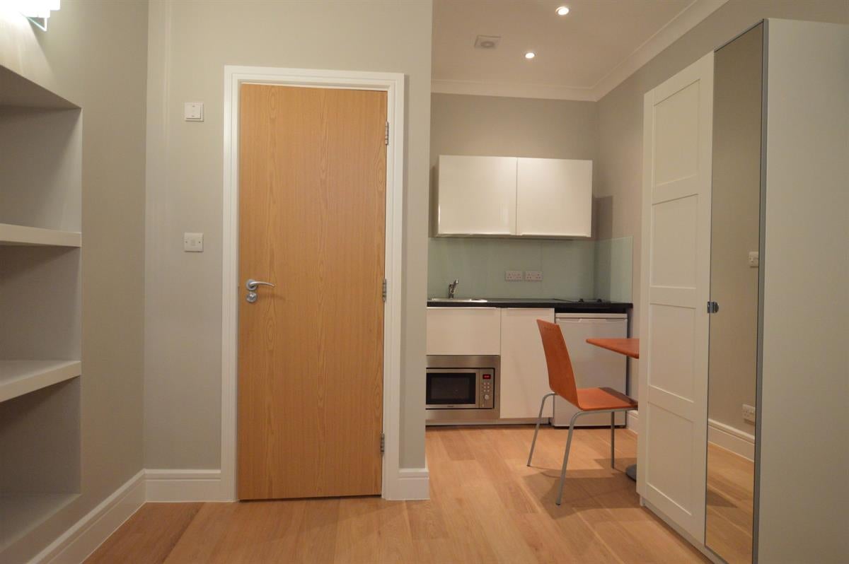 Flat West End Lane in Greater London