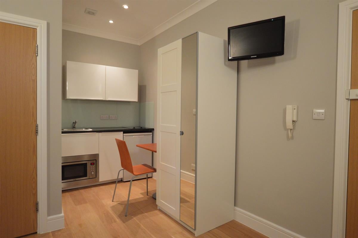 Flat West End Lane in Greater London
