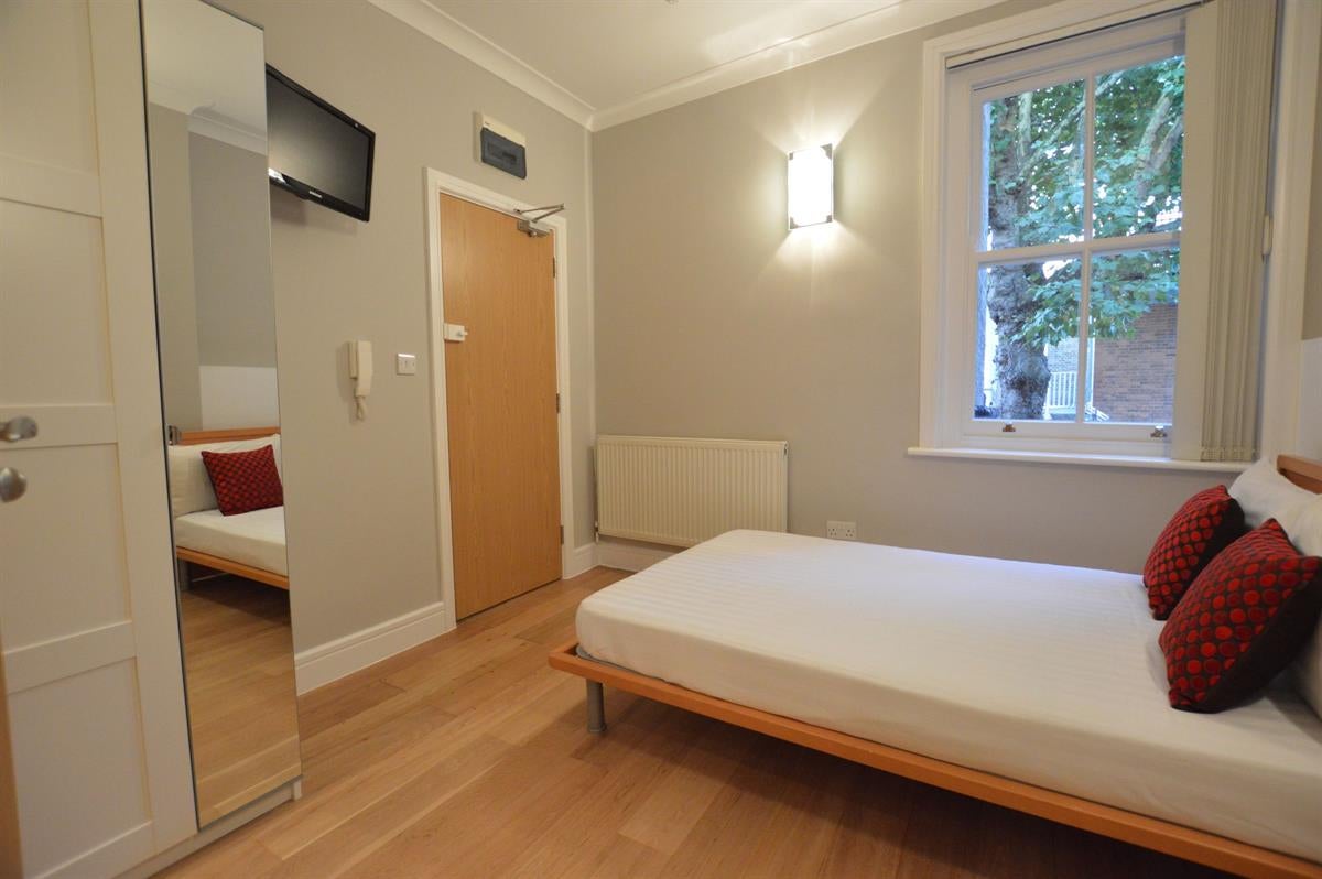 Flat West End Lane in Greater London