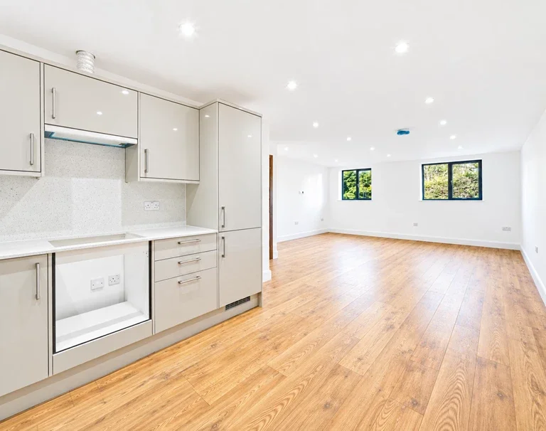 Flat Bushey Grove Road in Hertsmere