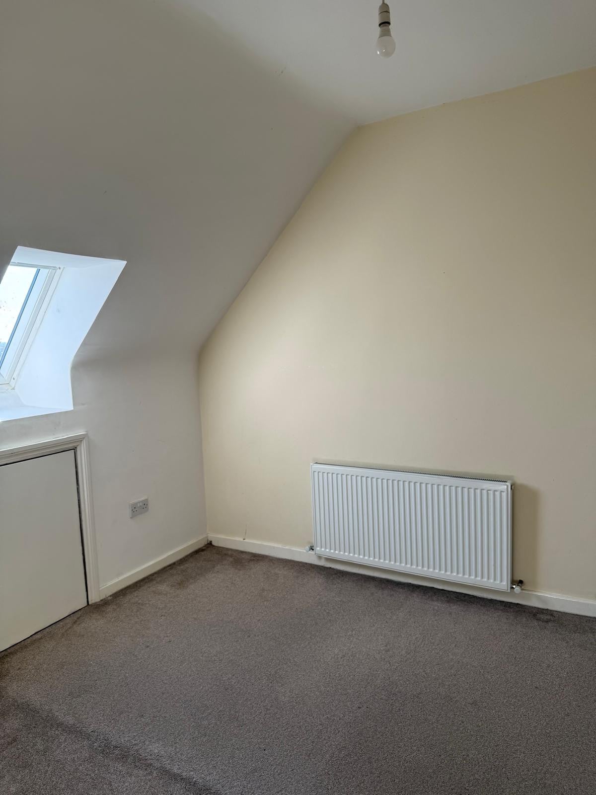 Flat Lodge Avenue in Greater London