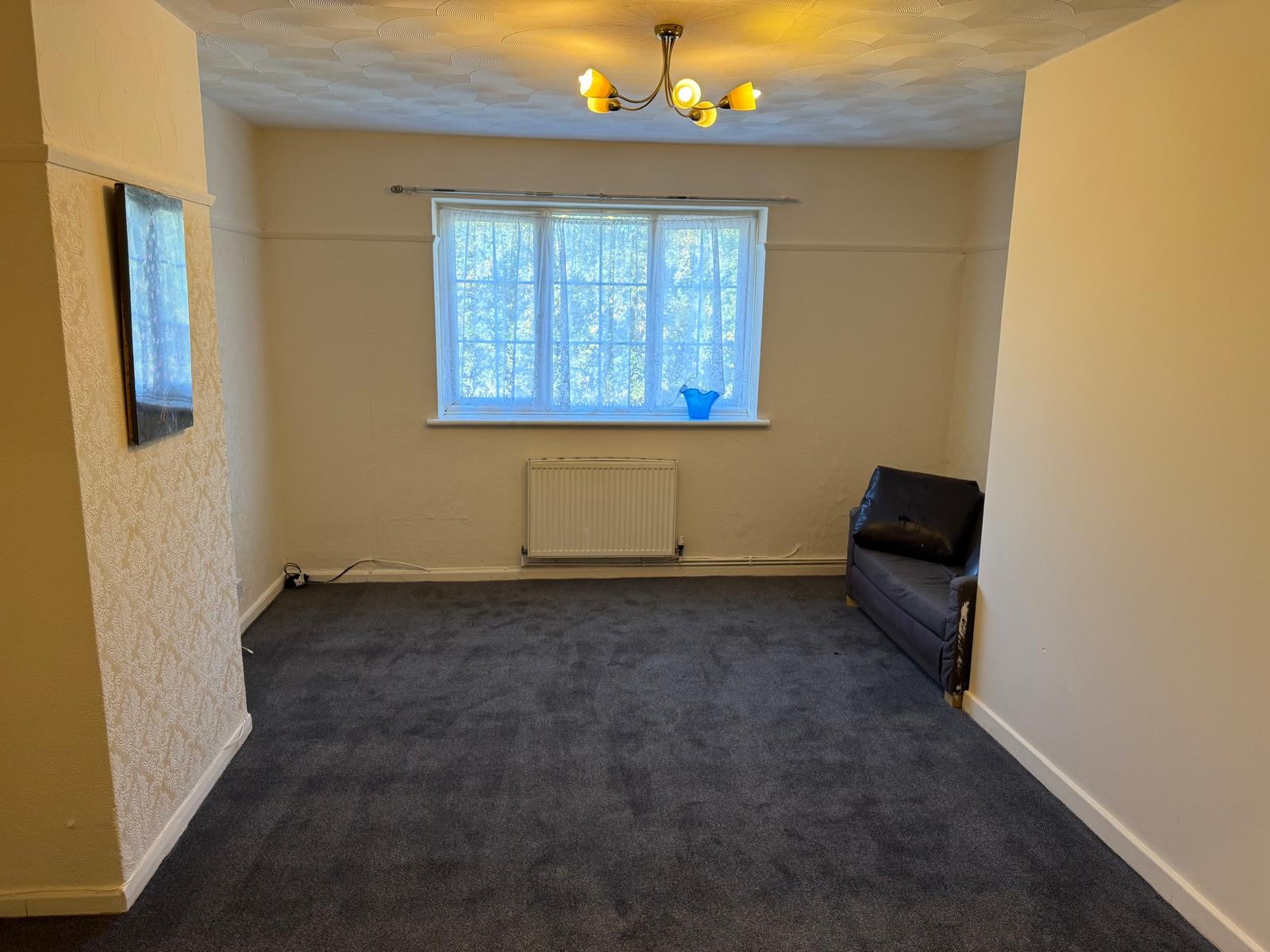 Flat Lodge Avenue in Greater London