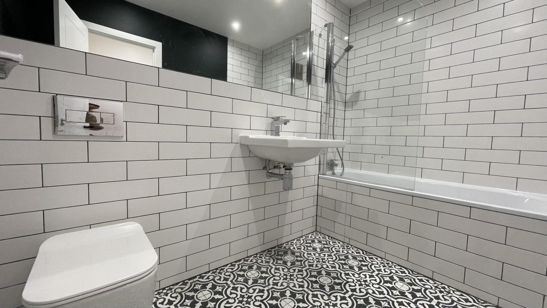 Flat Tanner Street in Greater London