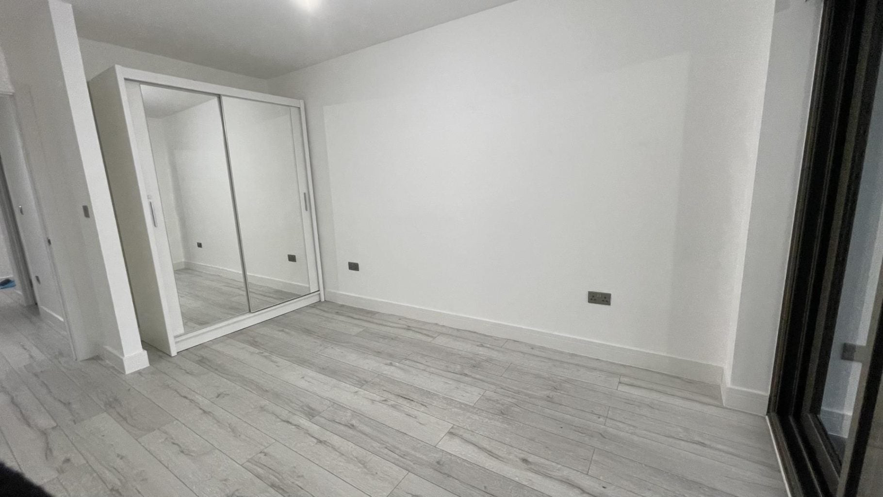 Flat Tanner Street in Greater London
