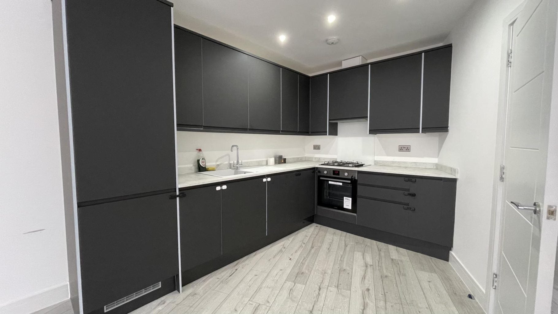 Flat Tanner Street in Greater London