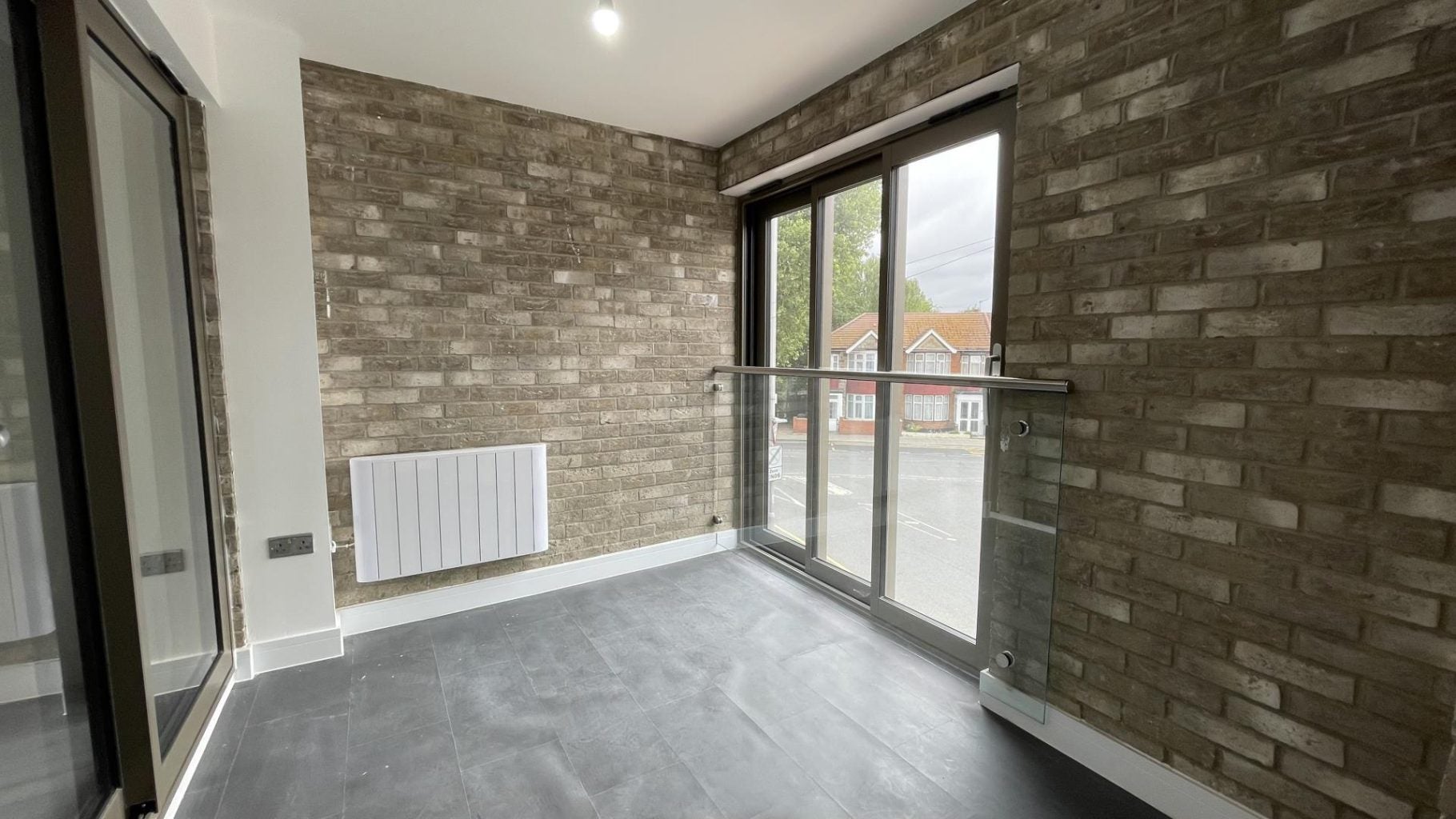 Flat Tanner Street in Greater London