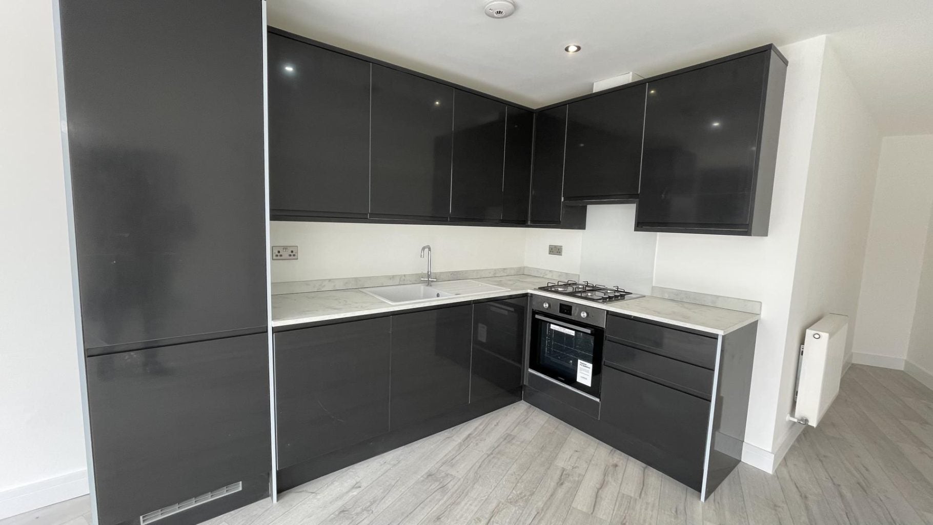 Flat Tanner Street in Greater London
