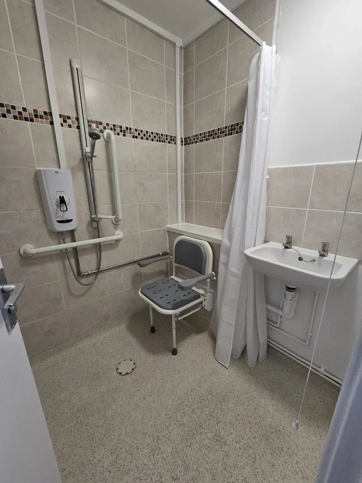 Flat Ellesmere Street in Greater London