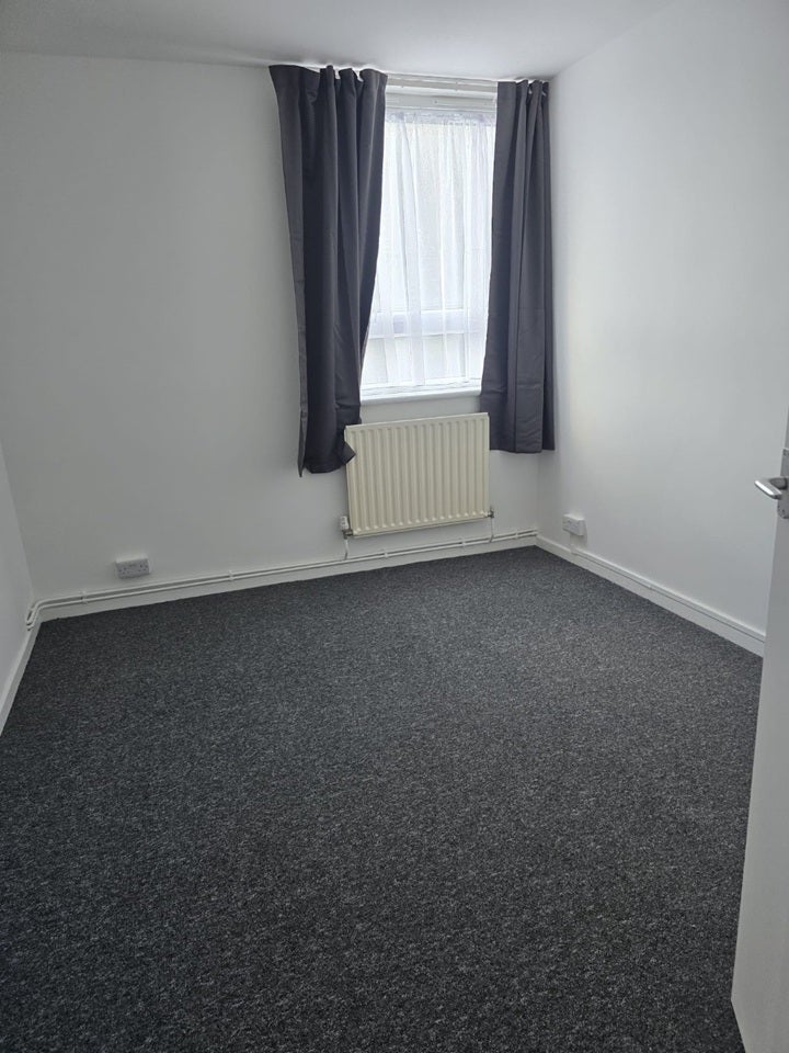 Flat Ellesmere Street in Greater London