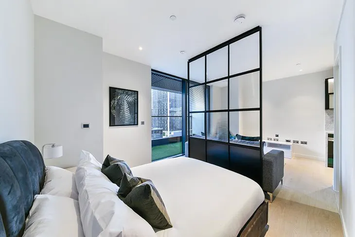 Flat South Quay Walk in Greater London