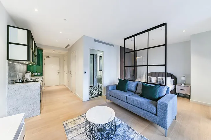 Flat South Quay Walk in Greater London