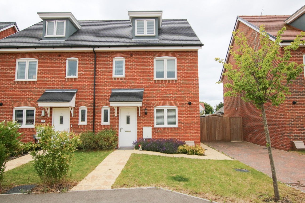 House Ayres Grove in Wokingham