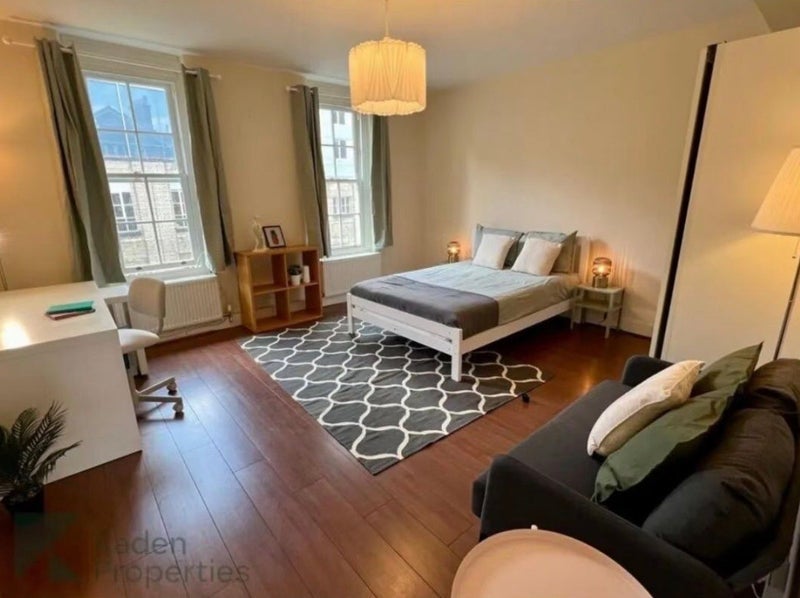 Room Portpool Lane in Greater London