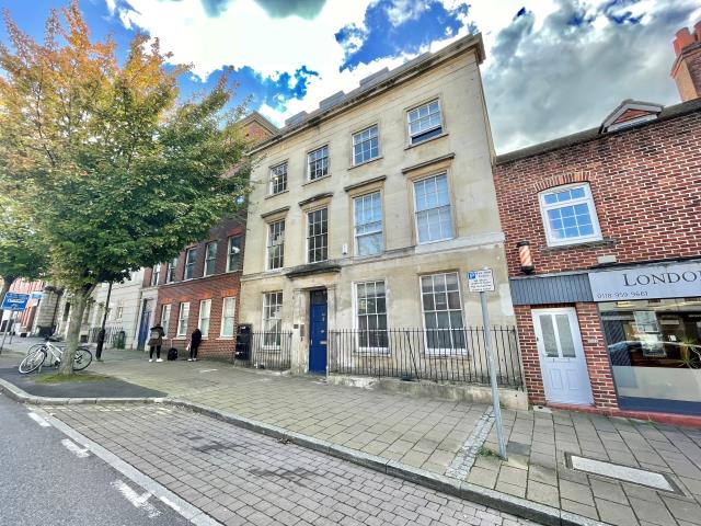 Flat London Street in Reading