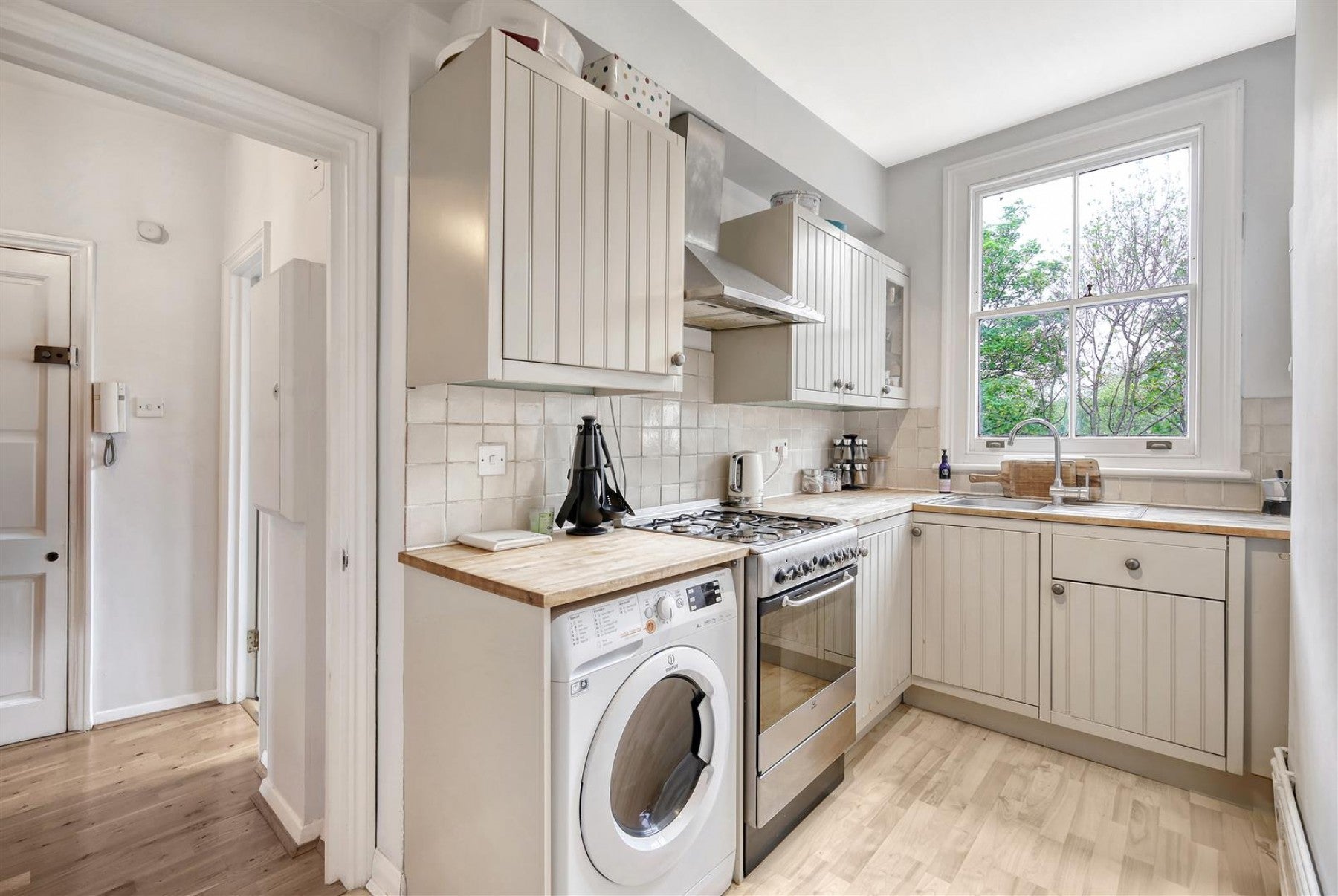 Flat Petherton Road in Greater London