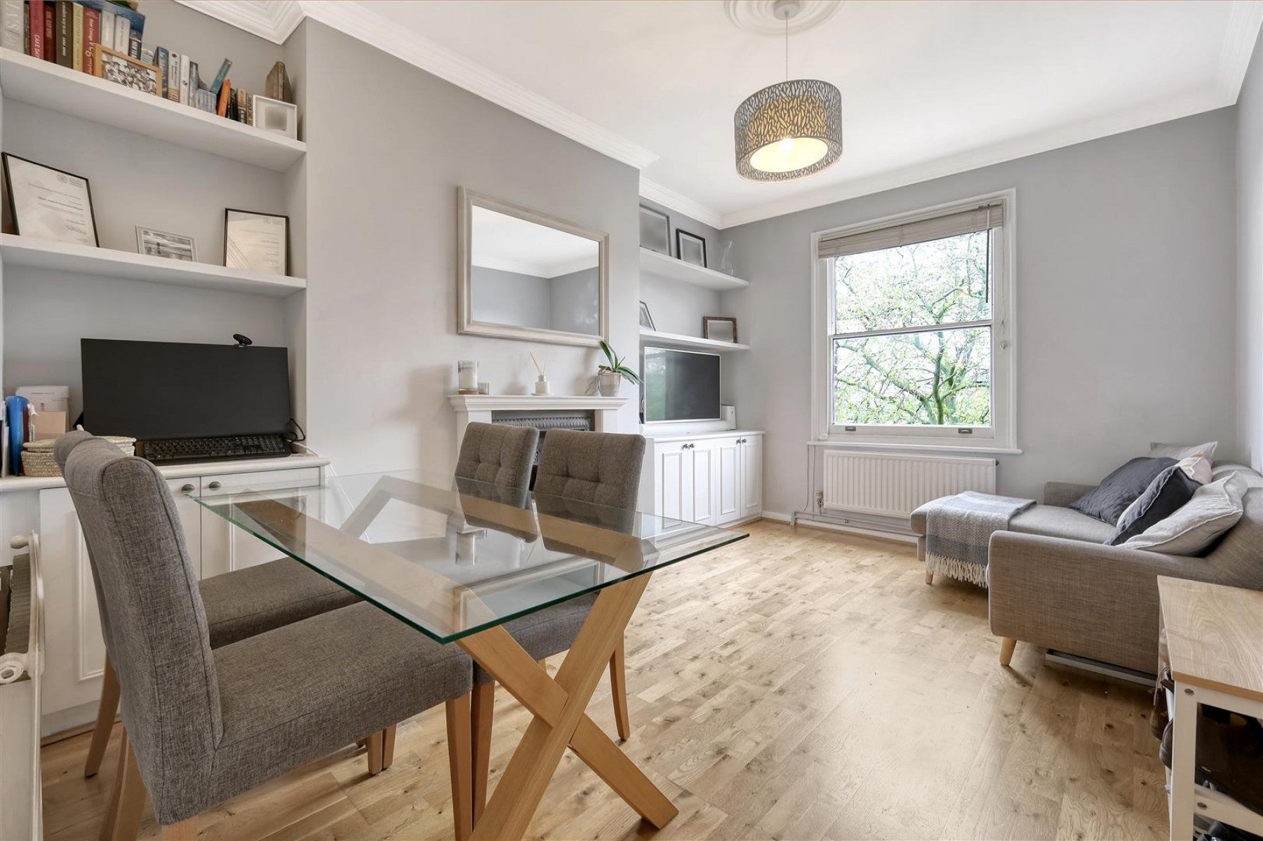 Flat Petherton Road in Greater London