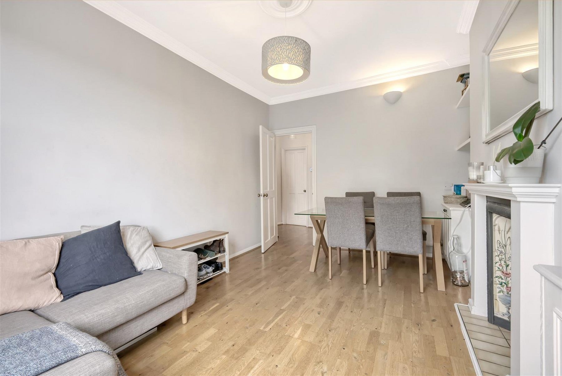 Flat Petherton Road in Greater London