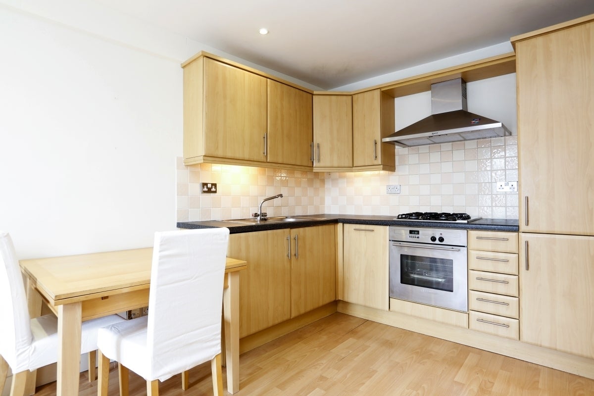 Flat Roehampton High Street in Greater London