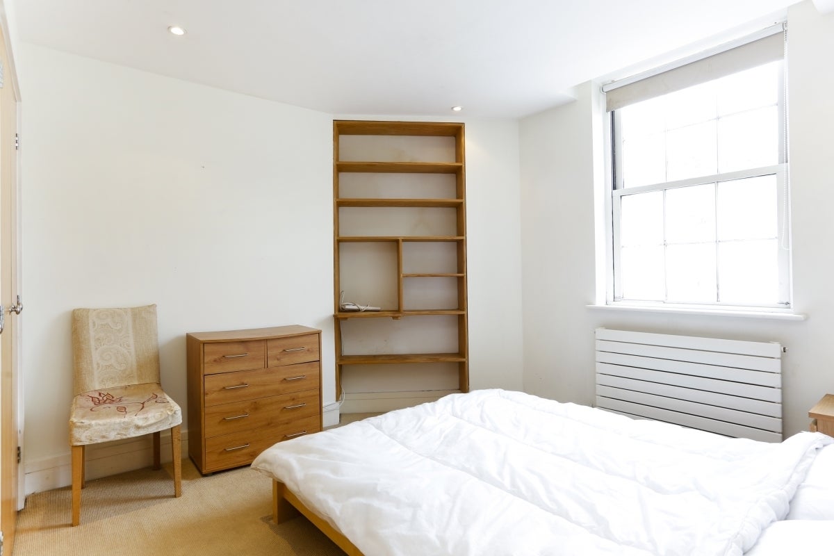 Flat Roehampton High Street in Greater London