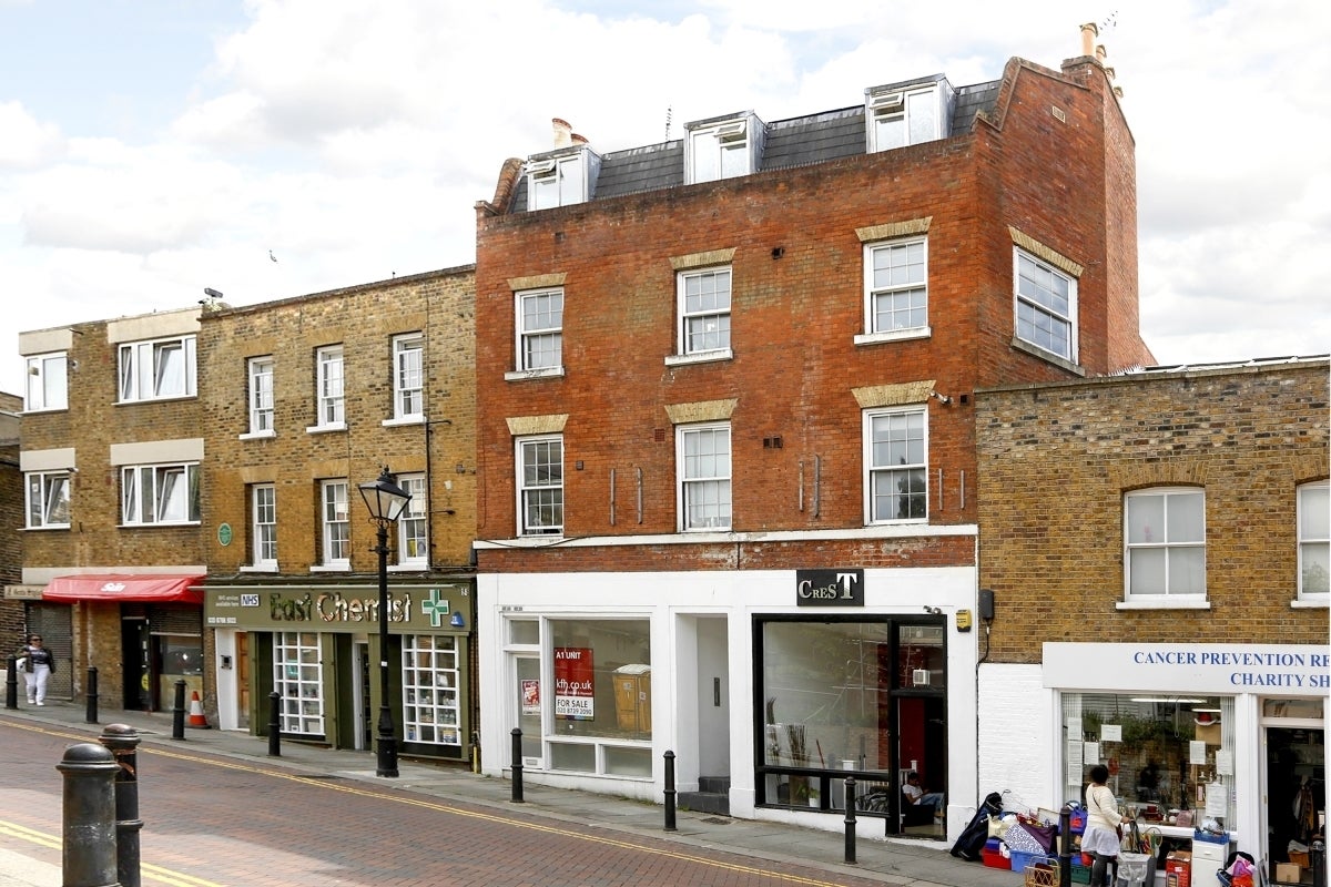 Flat Roehampton High Street in Greater London