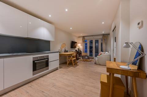 Flat Havilland Mews in Greater London
