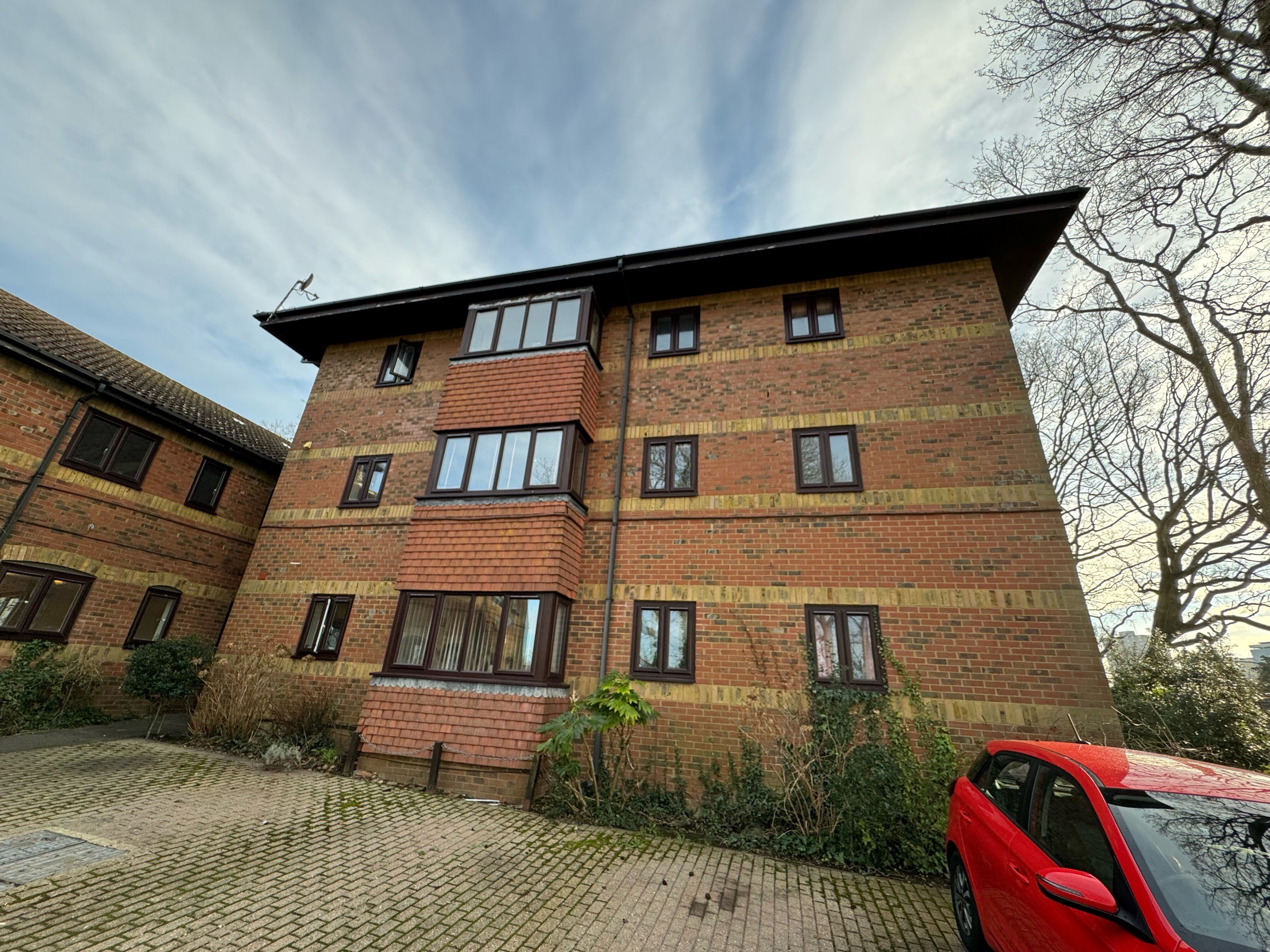 Flat Squires Walk in Southampton