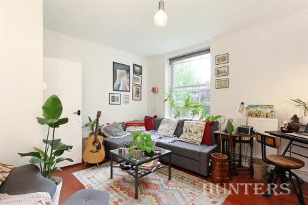 Flat Comber Grove in Greater London