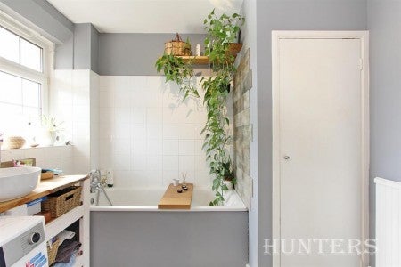Flat Comber Grove in Greater London