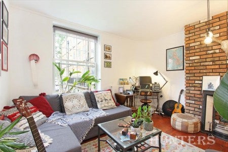 Flat Comber Grove in Greater London