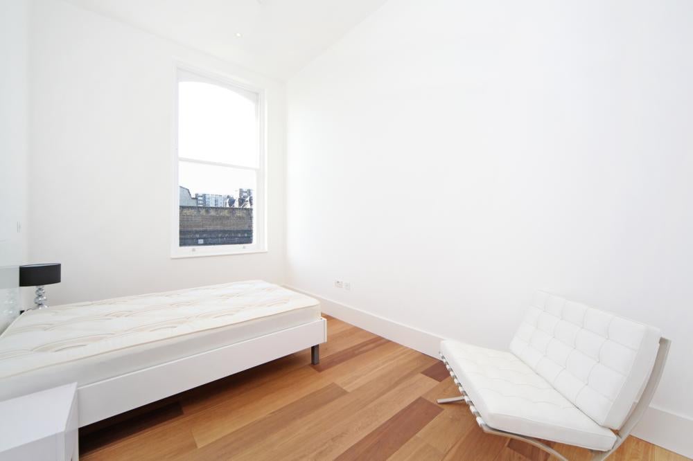 Flat Wells Road in Greater London