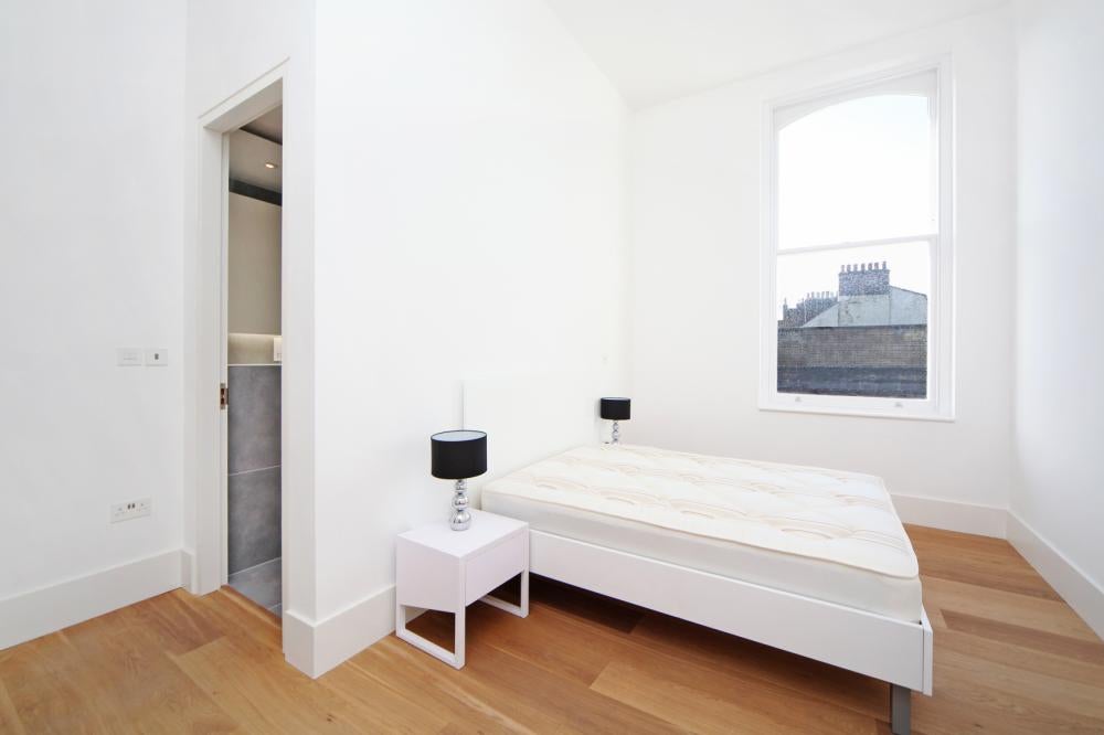 Flat Wells Road in Greater London