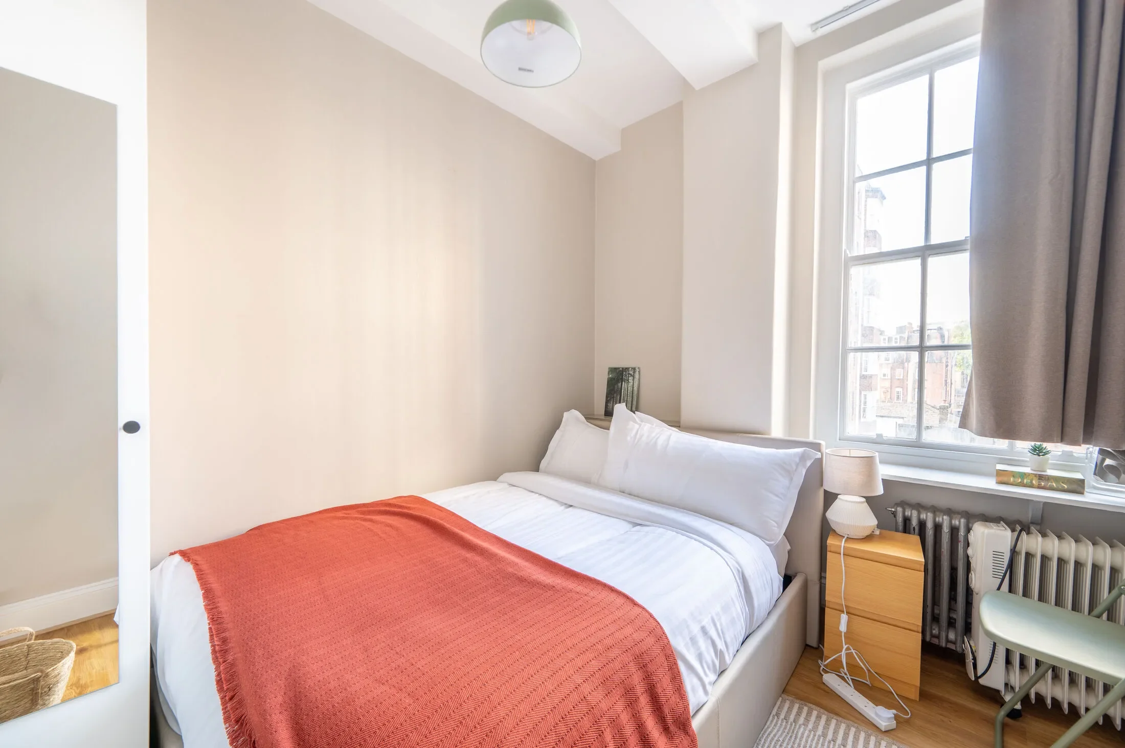 Flat Poplar Place in City of Westminster