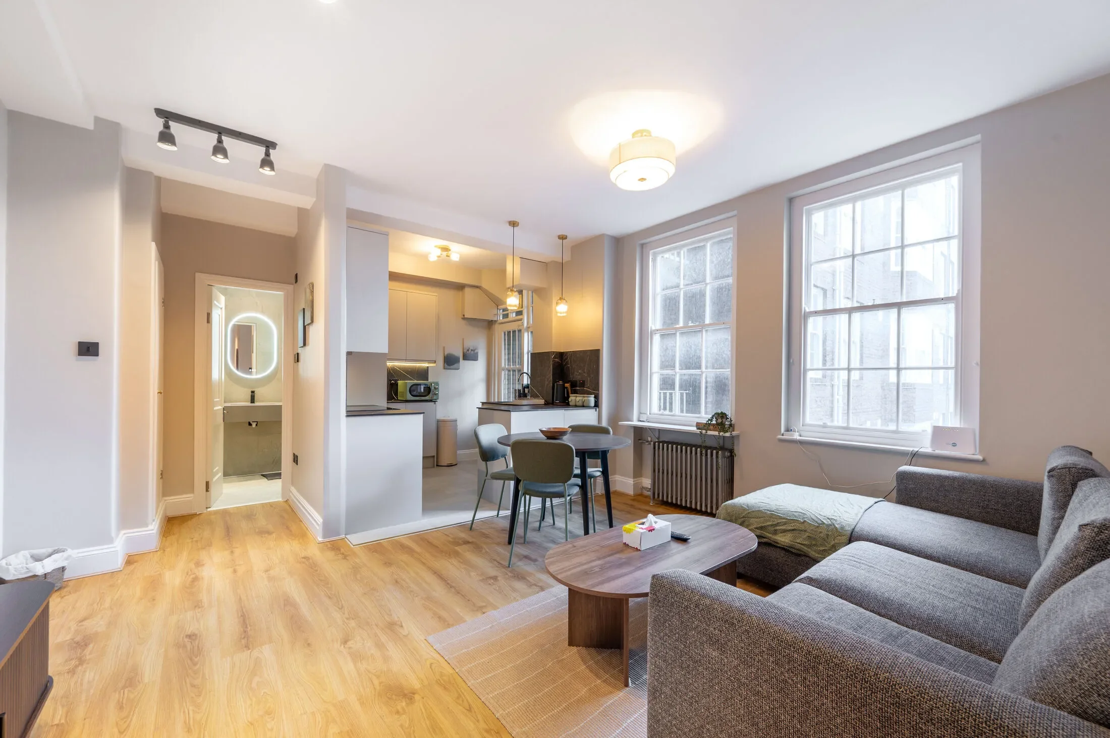 Flat Poplar Place in City of Westminster