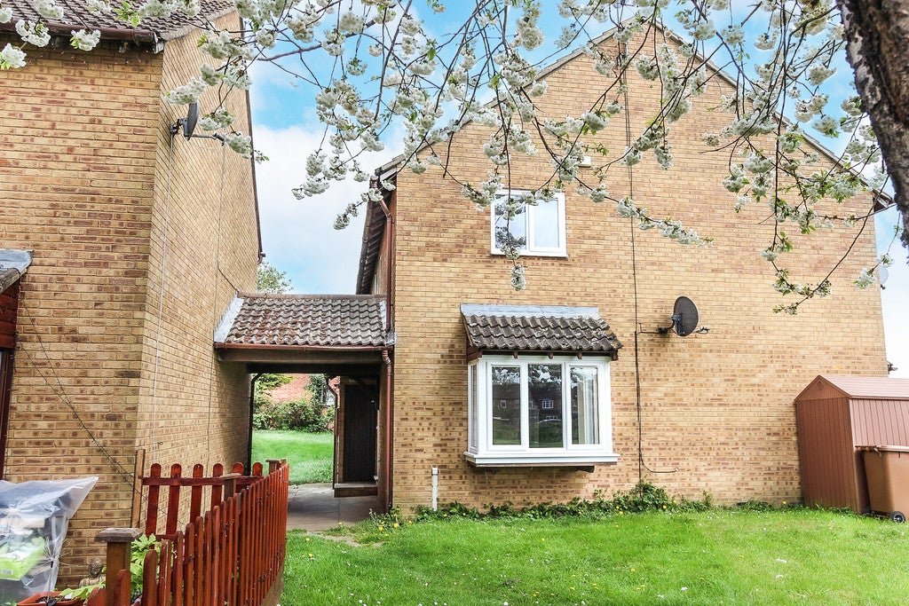 House Senwick Drive in Wellingborough