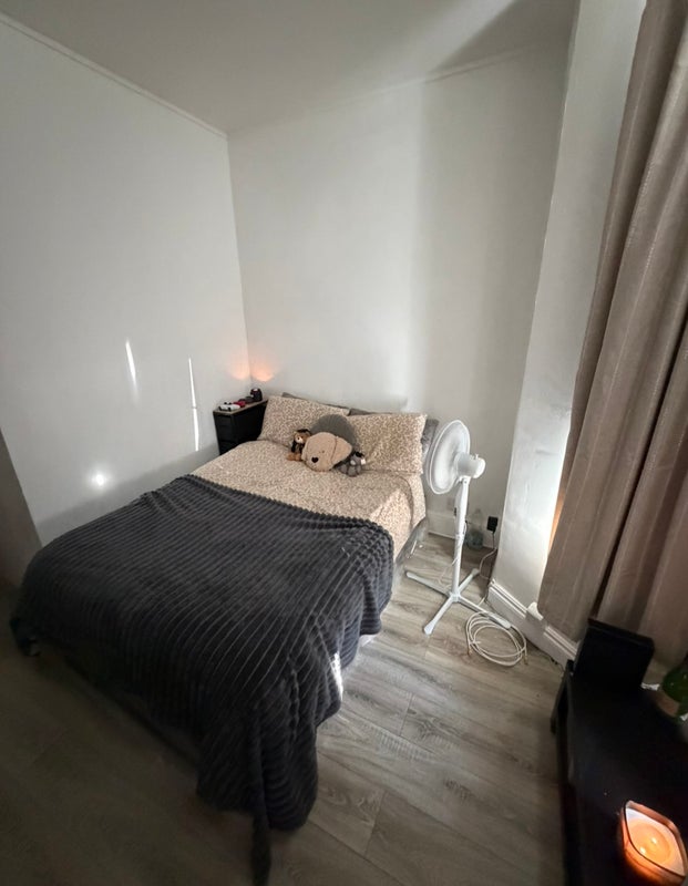 Room Diana Street in Cardiff