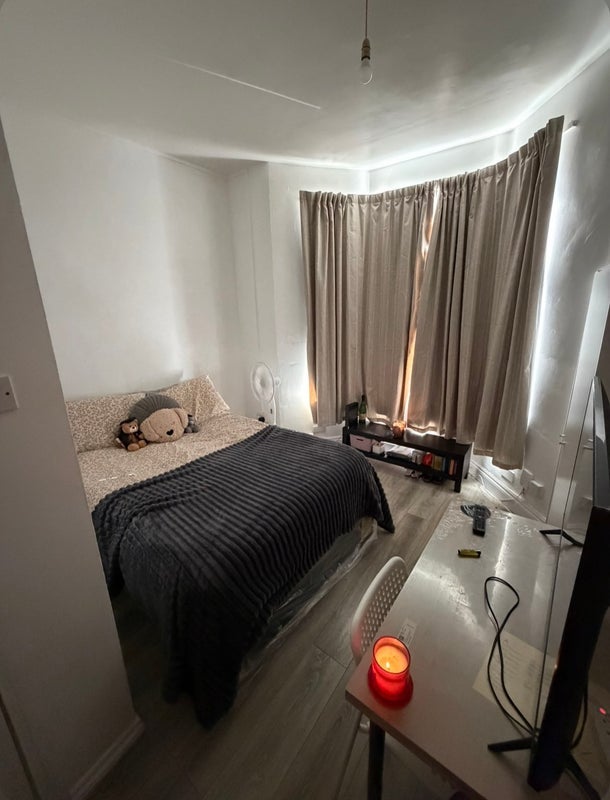 Room Diana Street in Cardiff