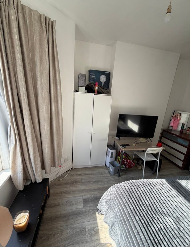 Room Diana Street in Cardiff
