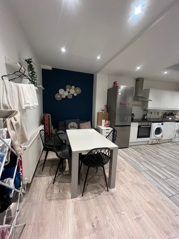Room Bentworth Road in Greater London