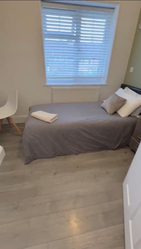 Room Bentworth Road in Greater London