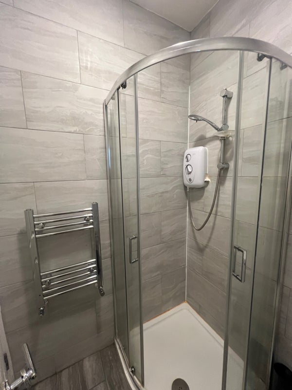 Room Bentworth Road in Greater London